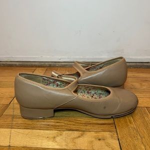Size 8 Capezio tap shoes
